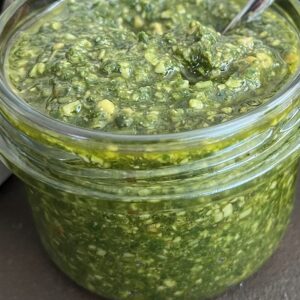 Värske roheline pesto